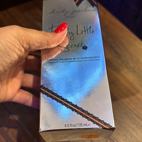 Booty Parlor NWT Flirty Little Secret Firming Bronzer with Pheromones 4.5 fl oz - Picture 2 of 6